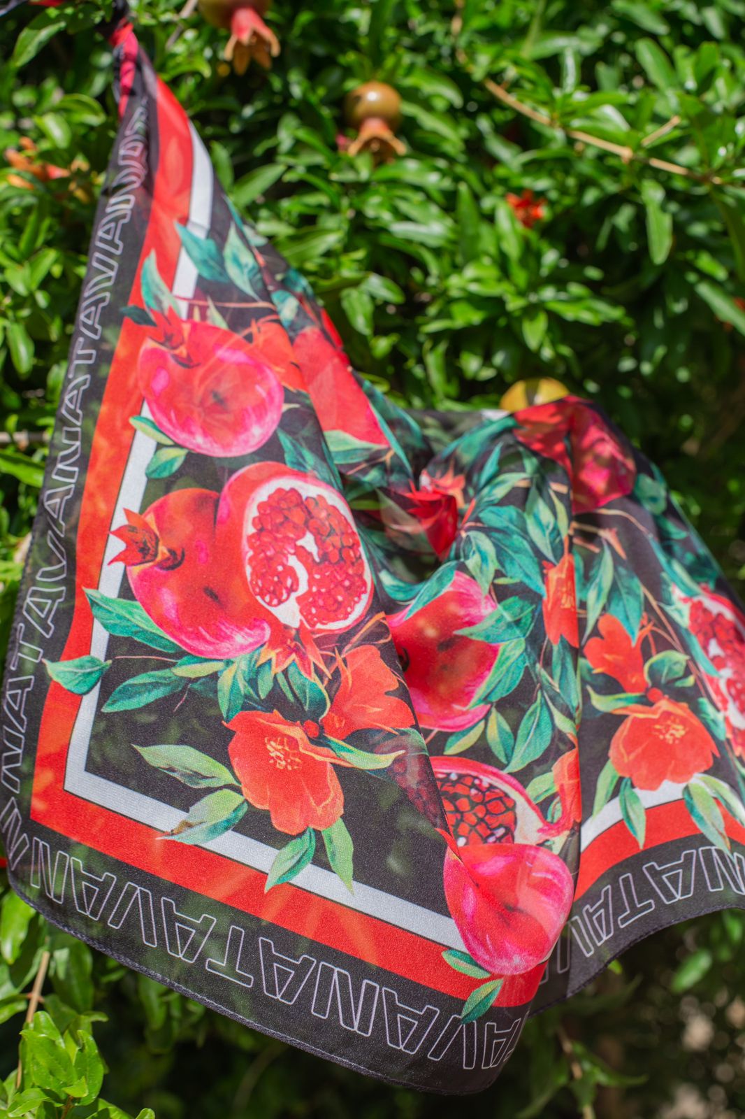 IPEK Scarf • Pomegranate motives