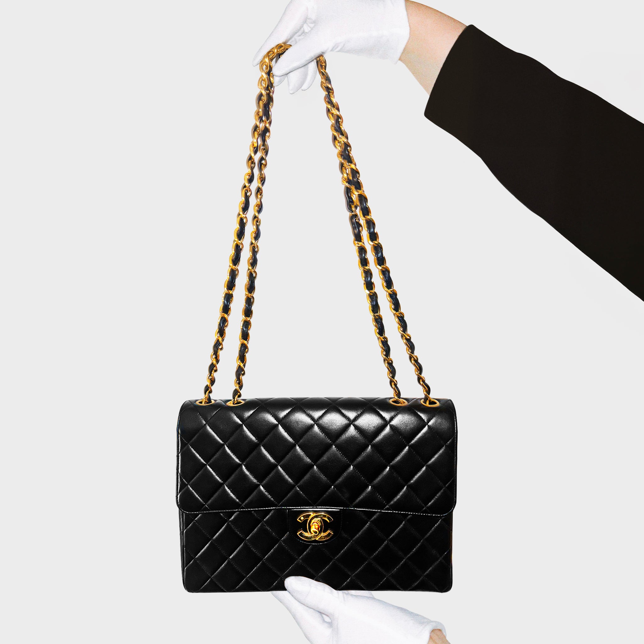 CHANEL • Maxi Jumbo vintage bag • Black