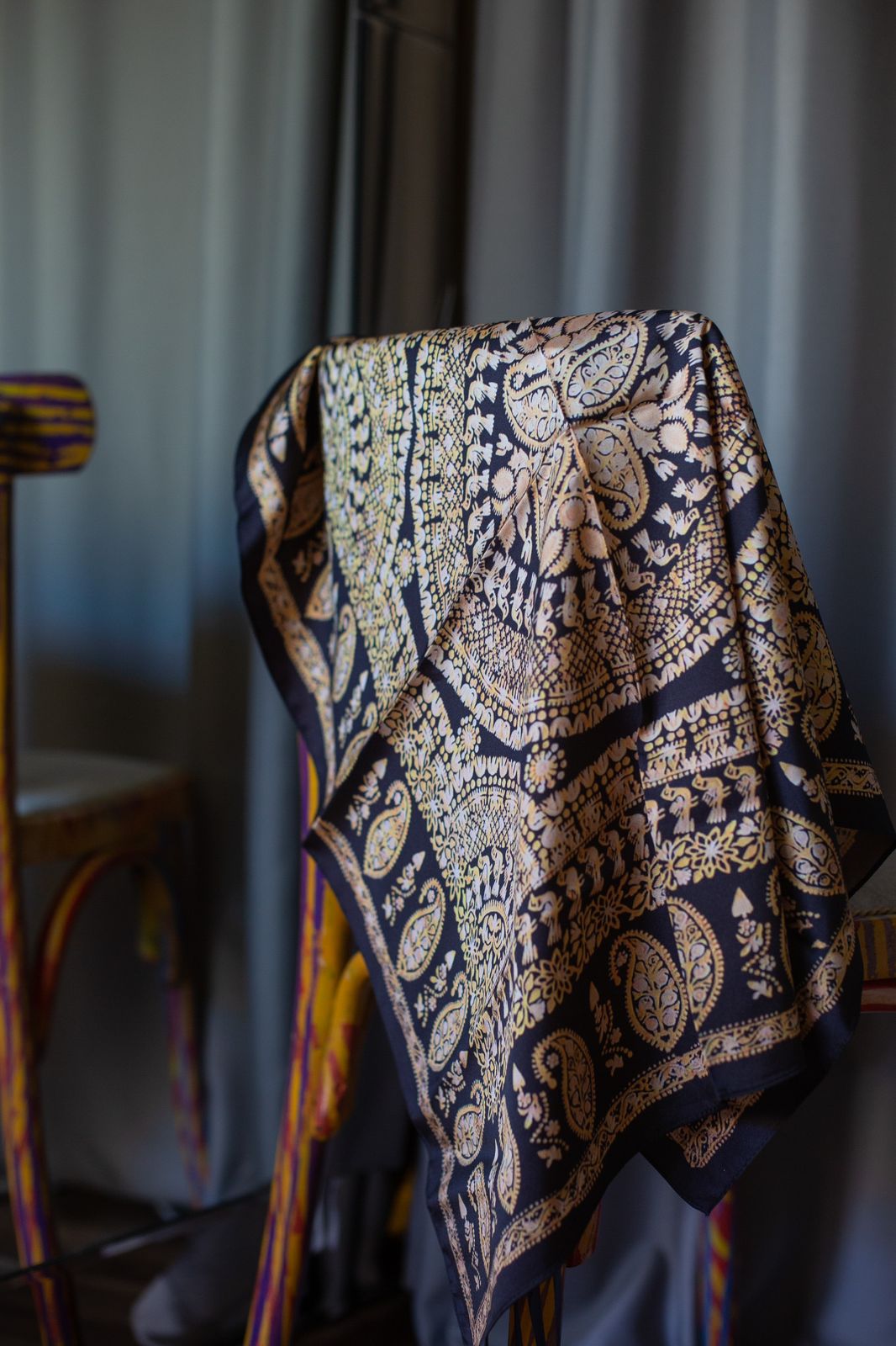 IPEK Scarf • Black & gold patterns